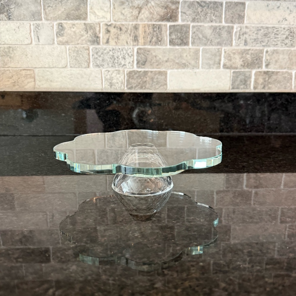 NWOT Oleg Cassini Crystal Cake Stand